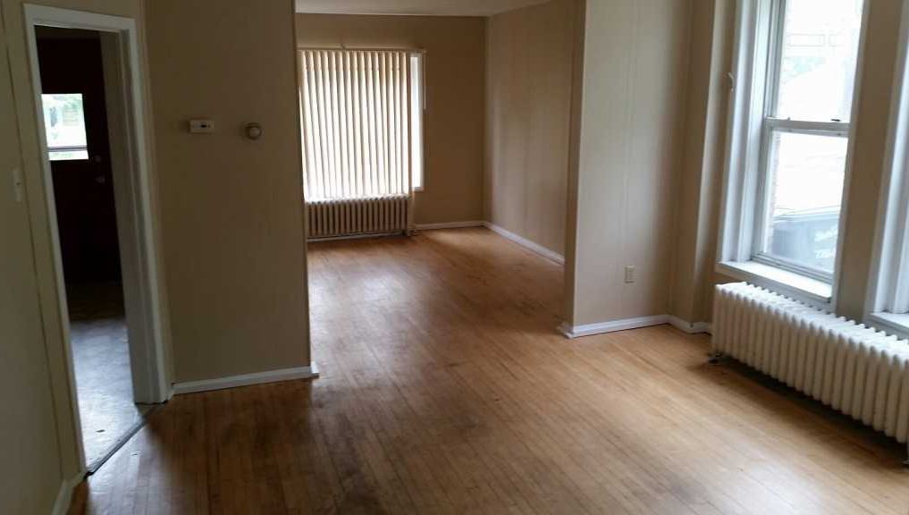 514 N 1st Ave W - Photo 2 of 10