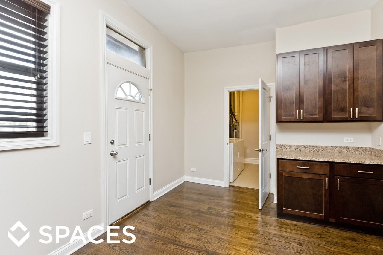 1756-58 W Montrose - Photo 2 of 36