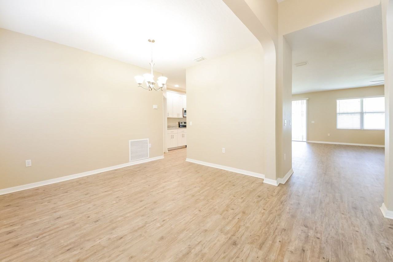 1550 Whitman Dr - Photo 3 of 20