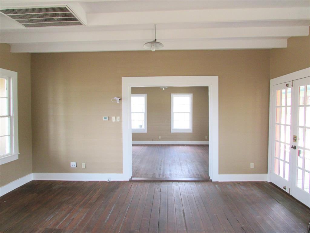 3990 Bluebonnet Blvd - Photo 3 of 10