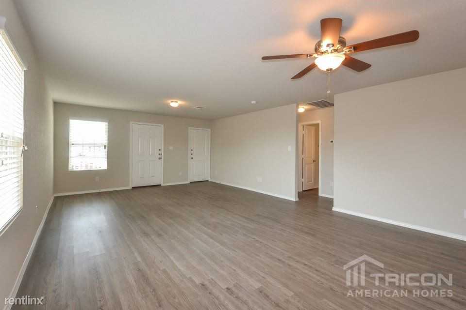 7439 Summer Blossom Ct - Photo 3 of 32