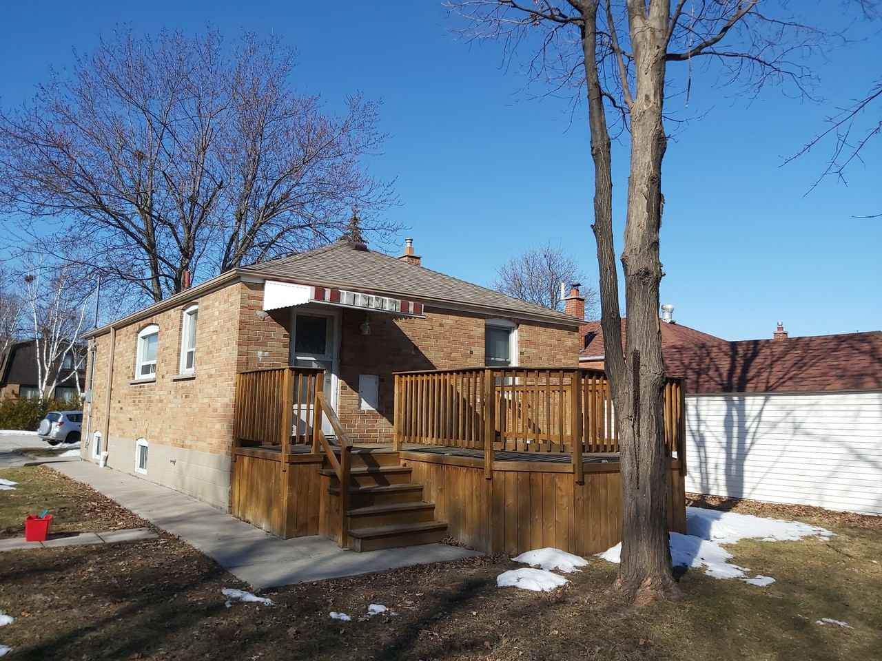 124 Marble Arch Crescent - Photo 2 of 13