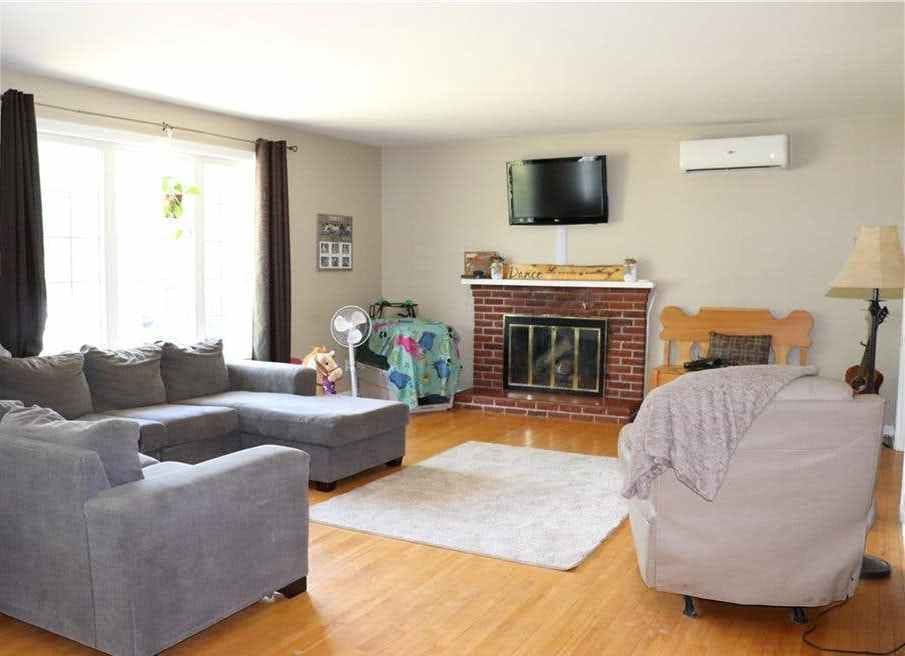 237 Canterbury Drive - Photo 2 of 3