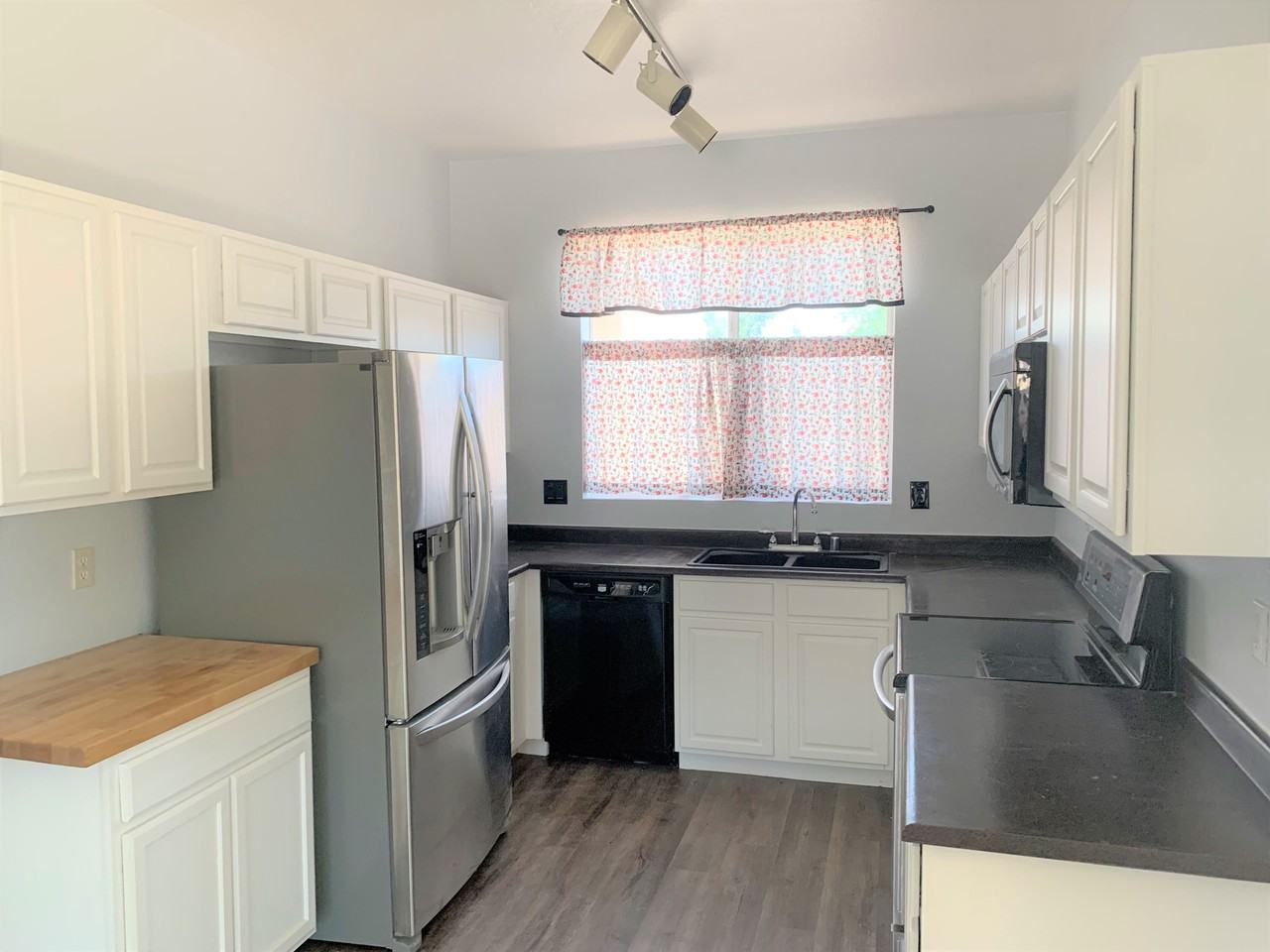15305 W Banff Ln - Photo 2 of 13