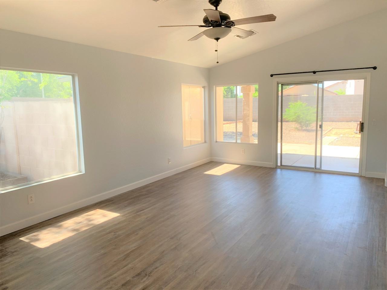 15305 W Banff Ln - Photo 3 of 13