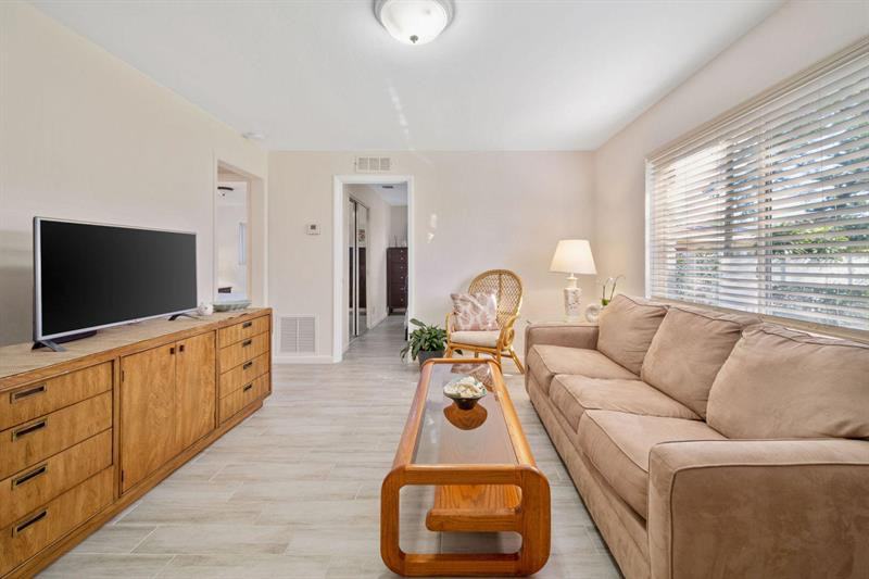 1201 Northeast 2nd Avenue - Photo 3 of 16