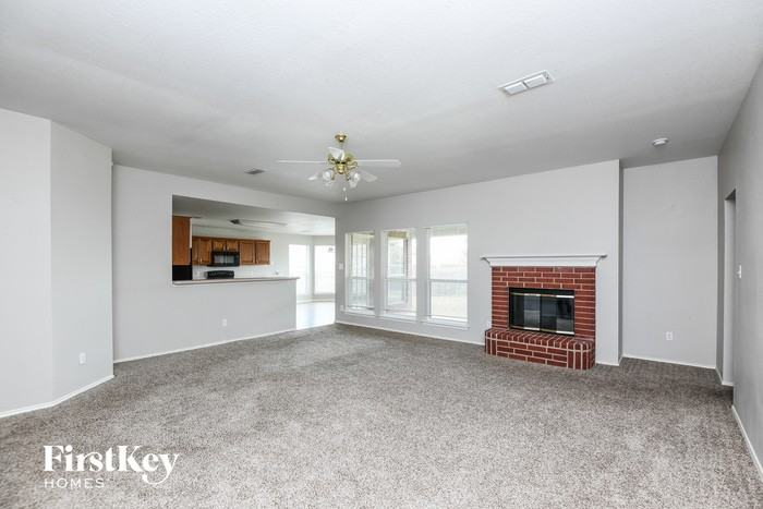 7202 Fossil Lake Dr - Photo 2 of 15