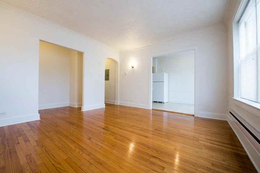 7903 S Luella Ave - Photo 3 of 5