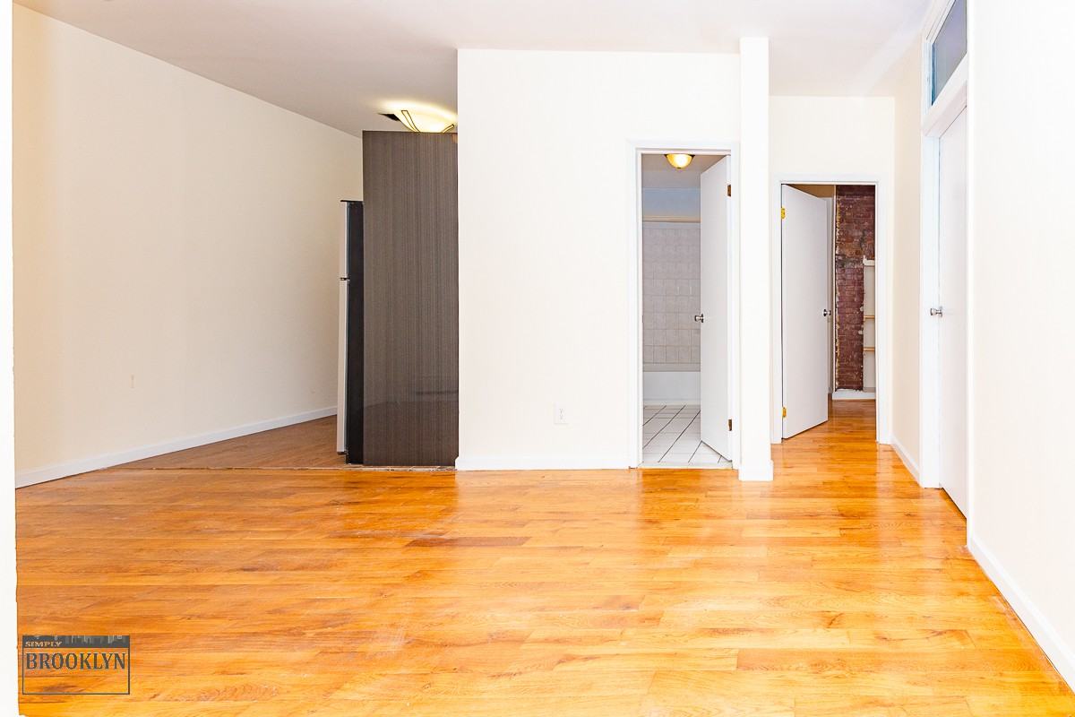 229 Jefferson St #3R