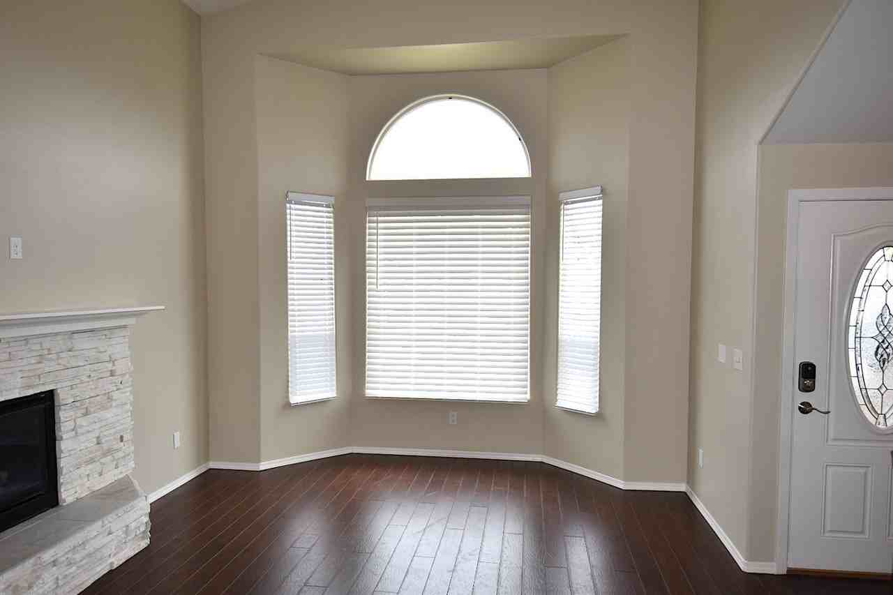 18422 Ballantrae Dr - Photo 2 of 24