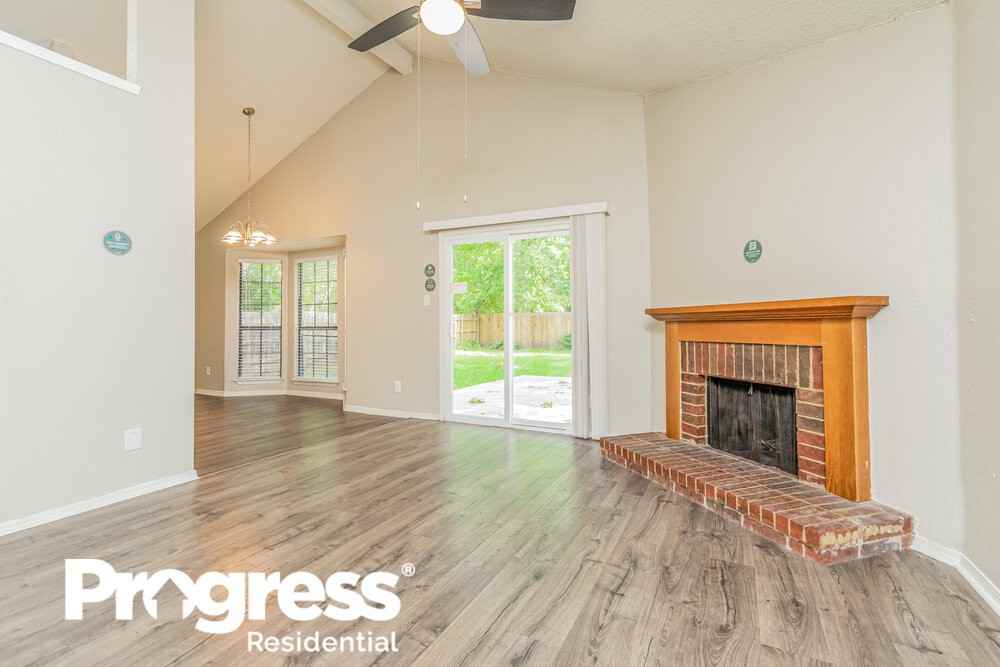 2812 Mistywood Ln - Photo 3 of 16