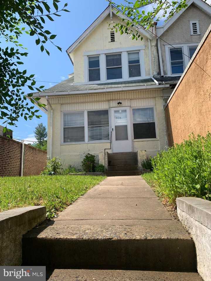 935 Macdade Blvd, Collingdale, PA 19023 4 Bedroom House for 1,250