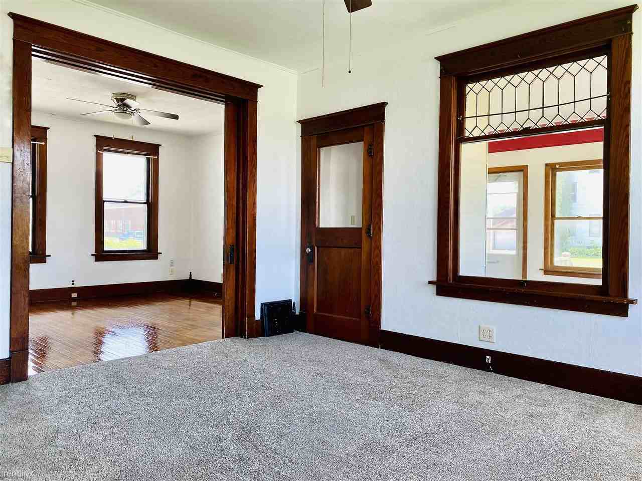 344 S Main St - Photo 2 of 8