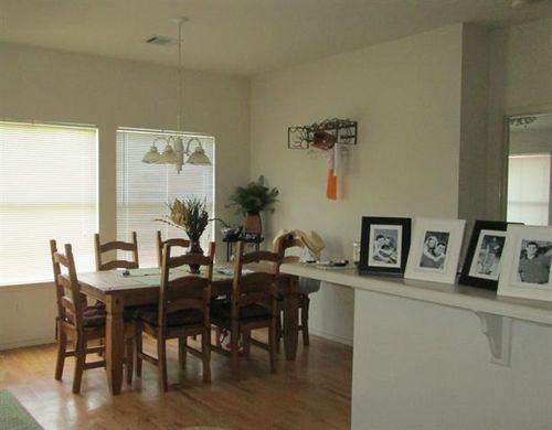 701 Johnny Bench - Photo 3 of 8