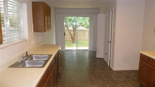 3603 Hawk View St - Photo 3 of 8