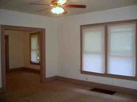 627 W Adams St #1 - Photo 3 of 10