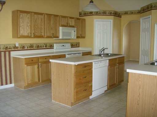 1015 Fox Trail Ave - Photo 2 of 9