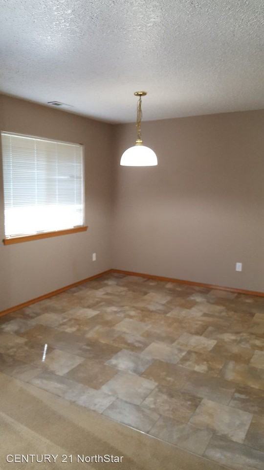 38400 SE Strawbridge Parkway - Photo 3 of 13