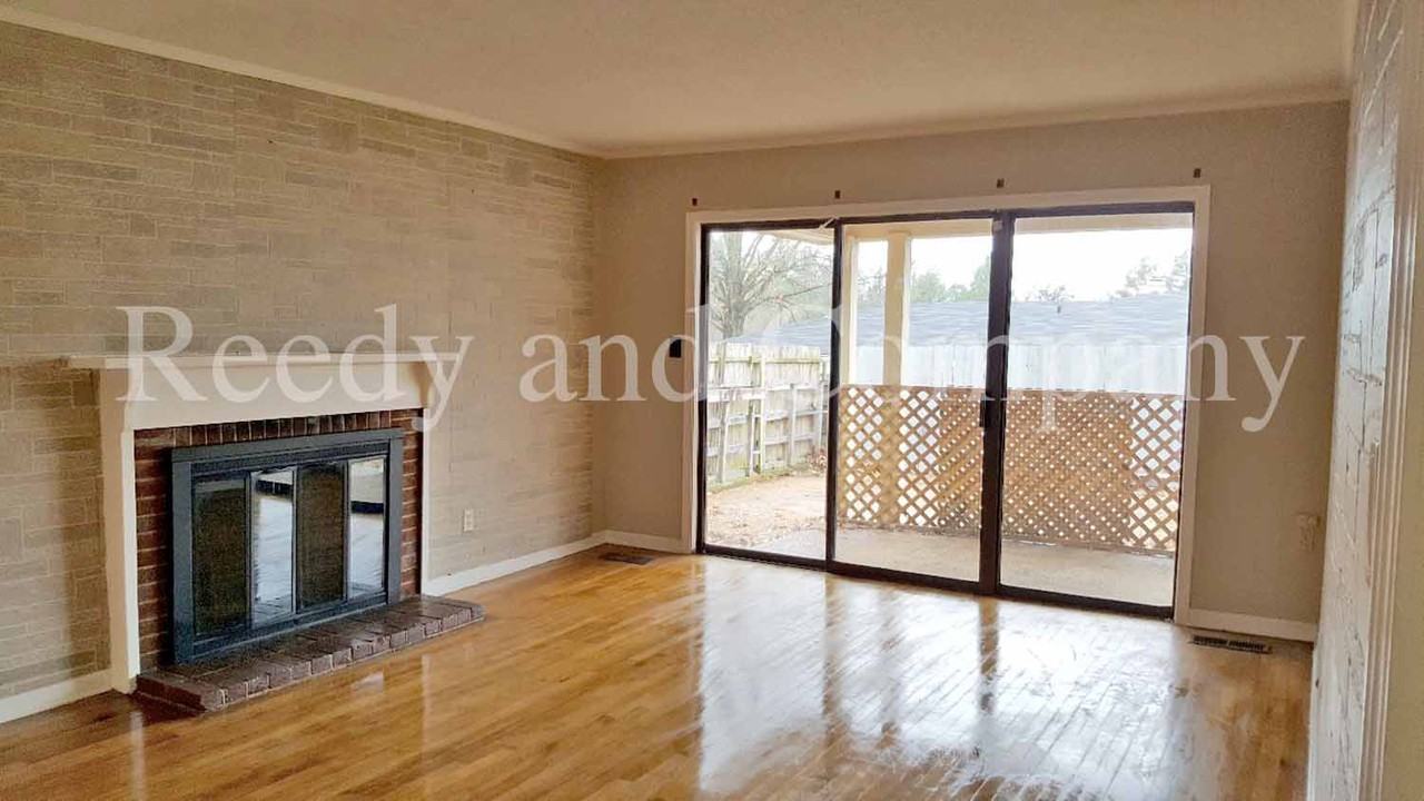 2853 Fulham Pl - Photo 2 of 23