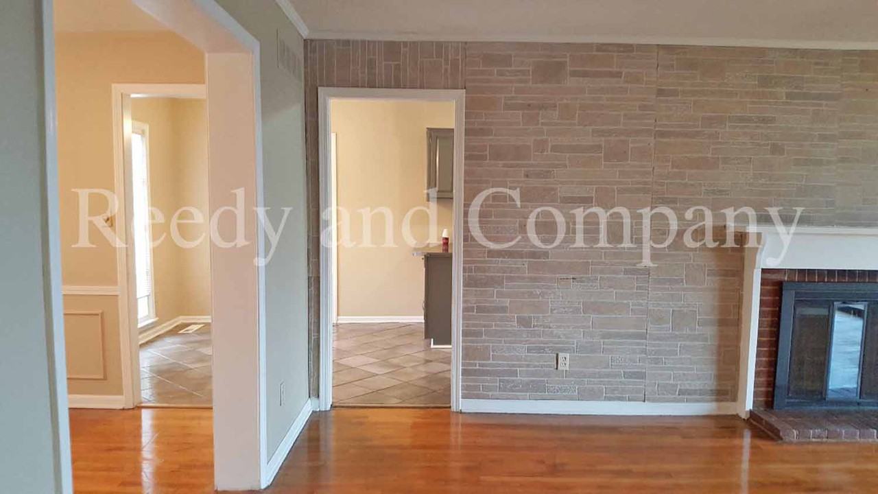 2853 Fulham Pl - Photo 3 of 23