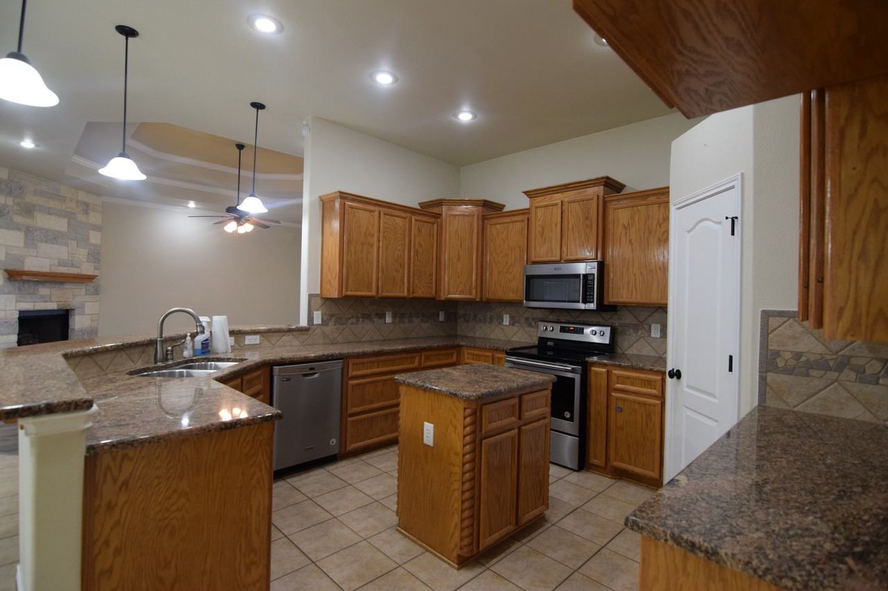 1205 Excel Dr - Photo 5 of 24