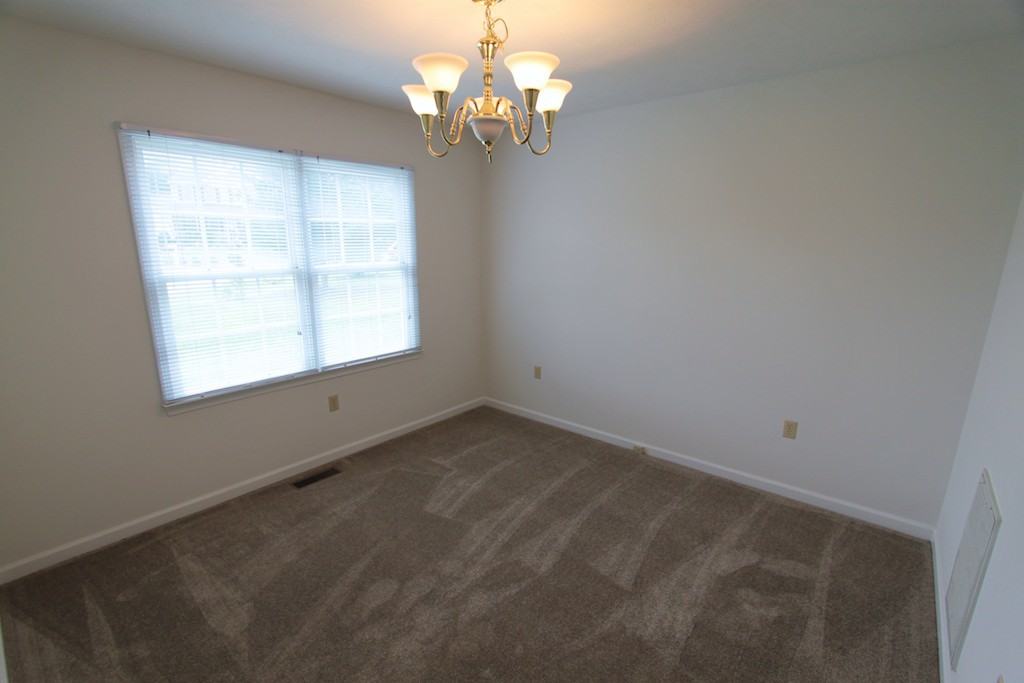 33 Clements Ct - Photo 3 of 18