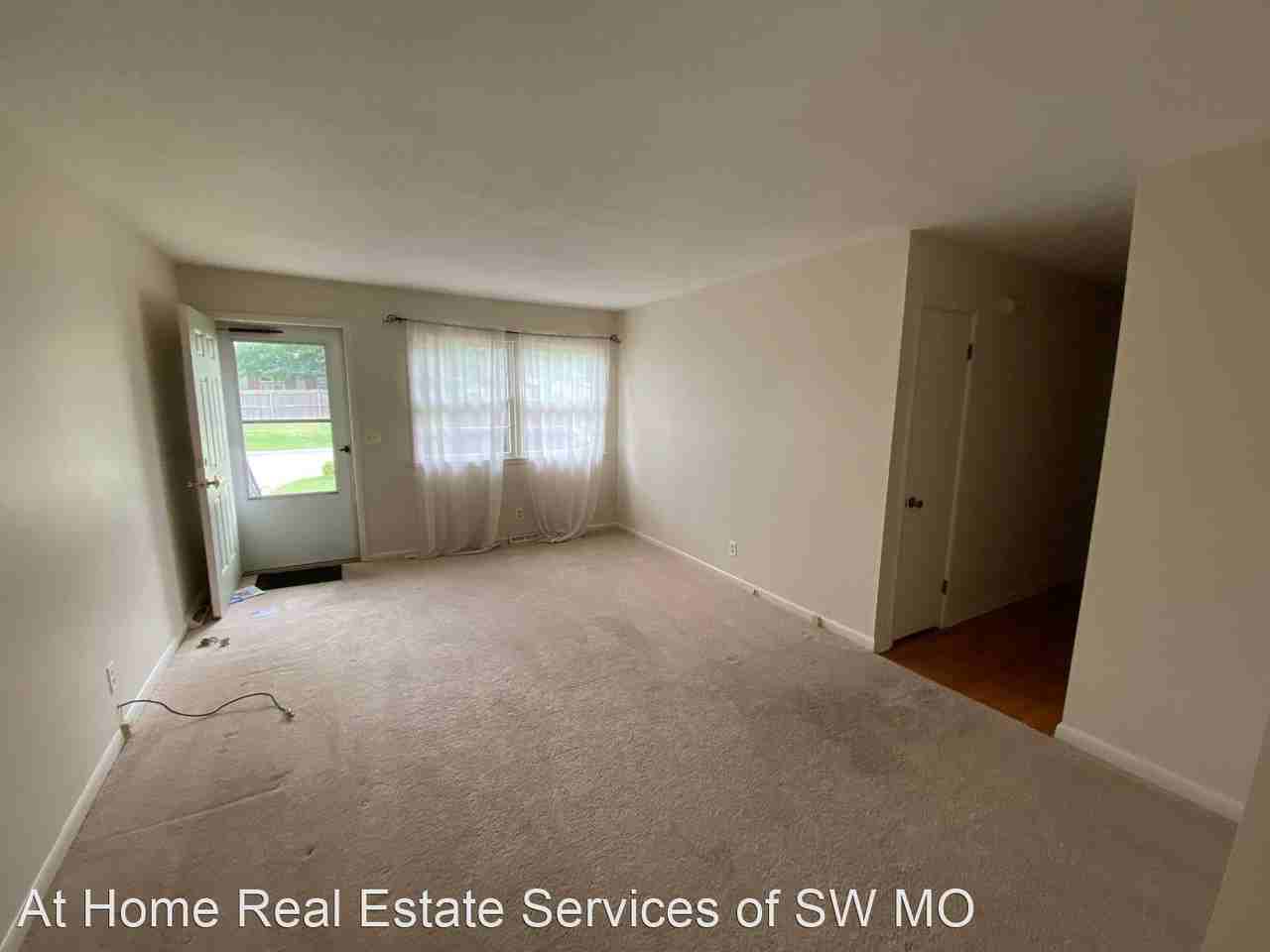 2027 S Kentwood Ave - Photo 2 of 11
