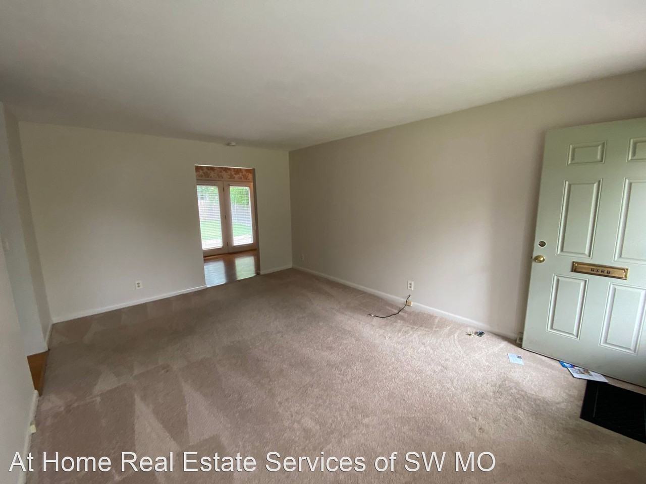 2027 S Kentwood Ave - Photo 3 of 11