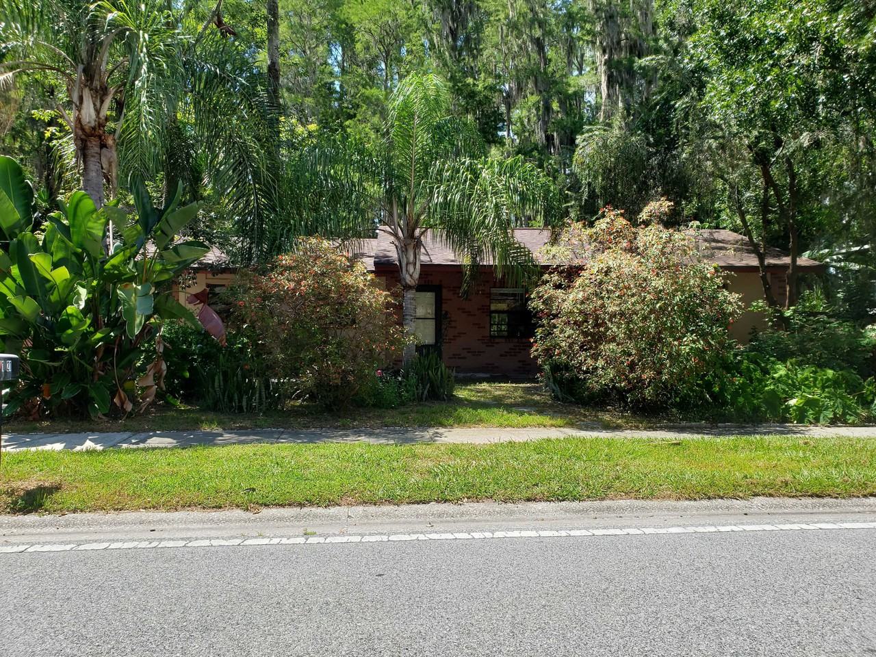 1221 Foxwood Dr - Photo 2 of 10