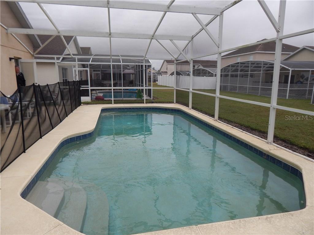 1104 Bloomingdale Dr - Photo 2 of 26