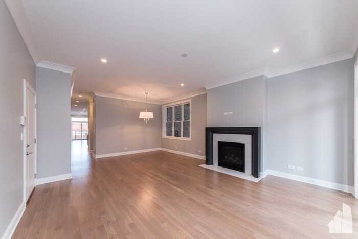 2319 N Southport Ave - Photo 2 of 26