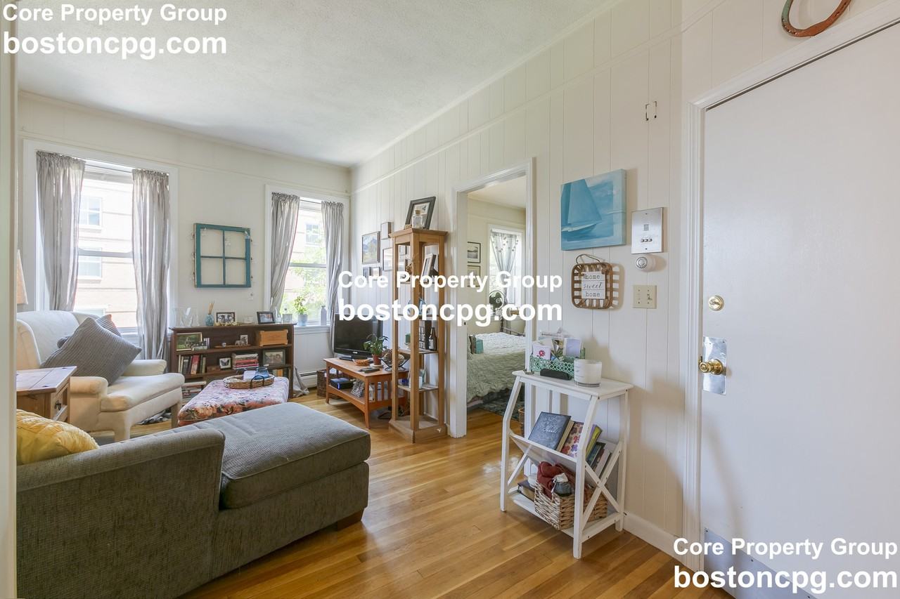 392 Commercial St #3