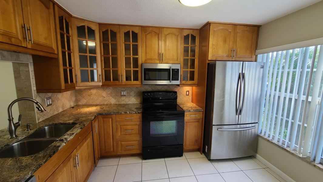 5040 Society Pl E - Photo 2 of 15