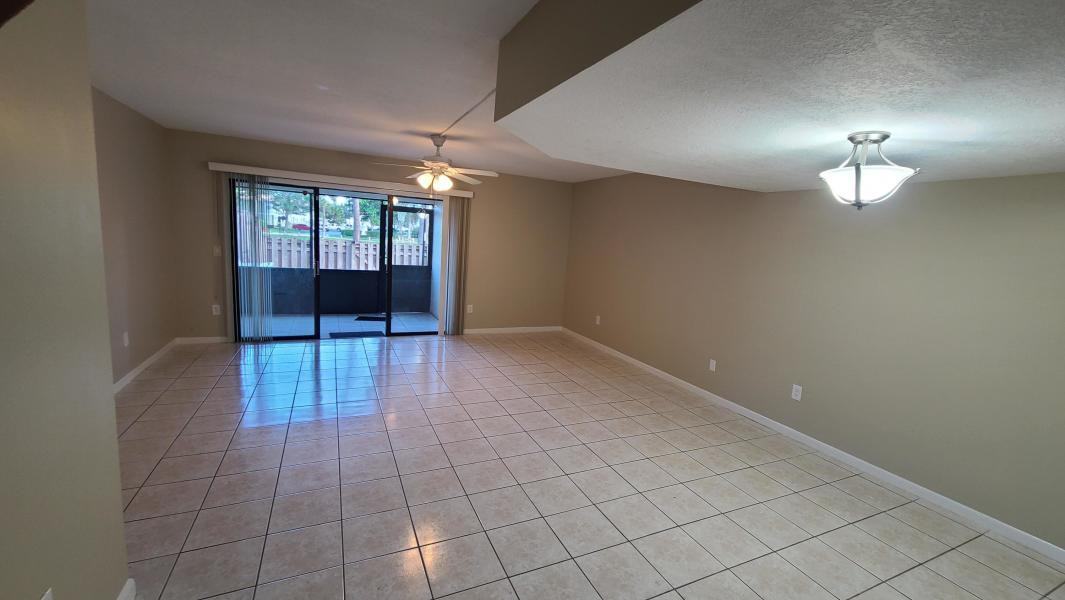 5040 Society Pl E - Photo 3 of 15