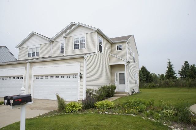 671 Fieldcrest Dr #B - Photo 2 of 16