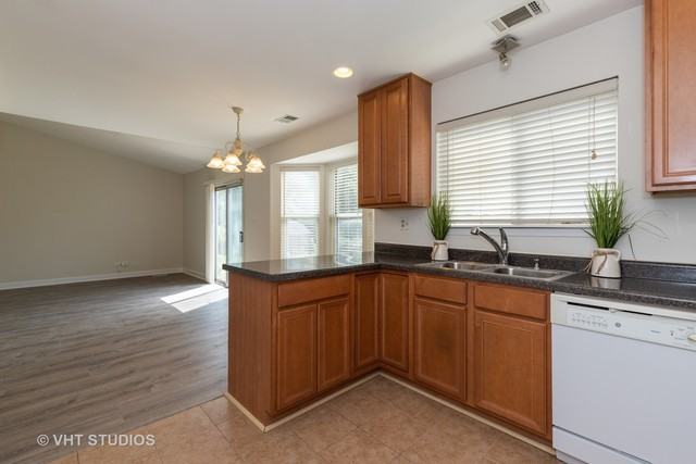 106 Sandhurst Rd - Photo 3 of 10