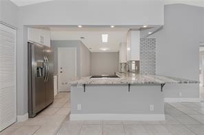 740 Sw 55th Ave - Photo 3 of 10