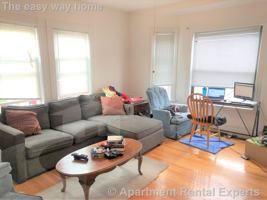 featured image of 2 Ibbetson St #2