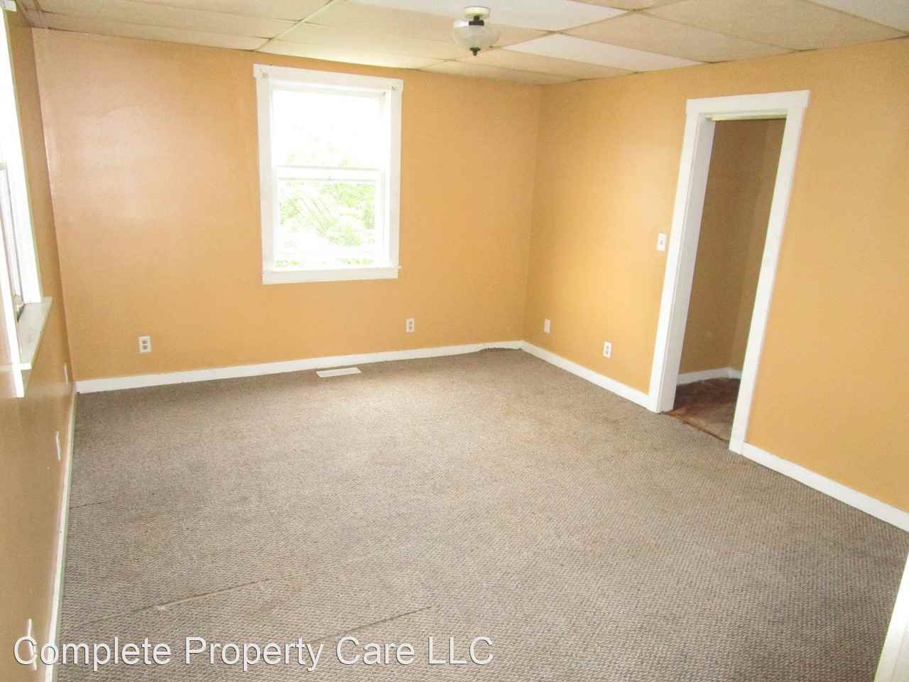 911 W. Charles St. - Photo 2 of 5