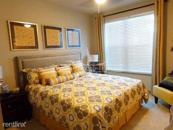 West Ave and Bitters 1085 - Photo 3 of 10