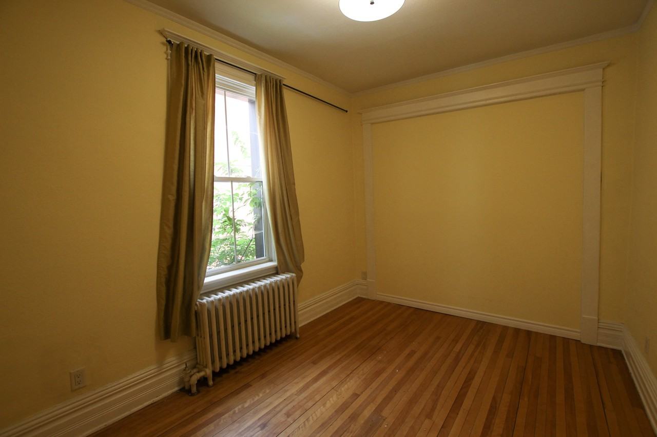 72 Upper Lorne Pl Unit 1 - Photo 3 of 9
