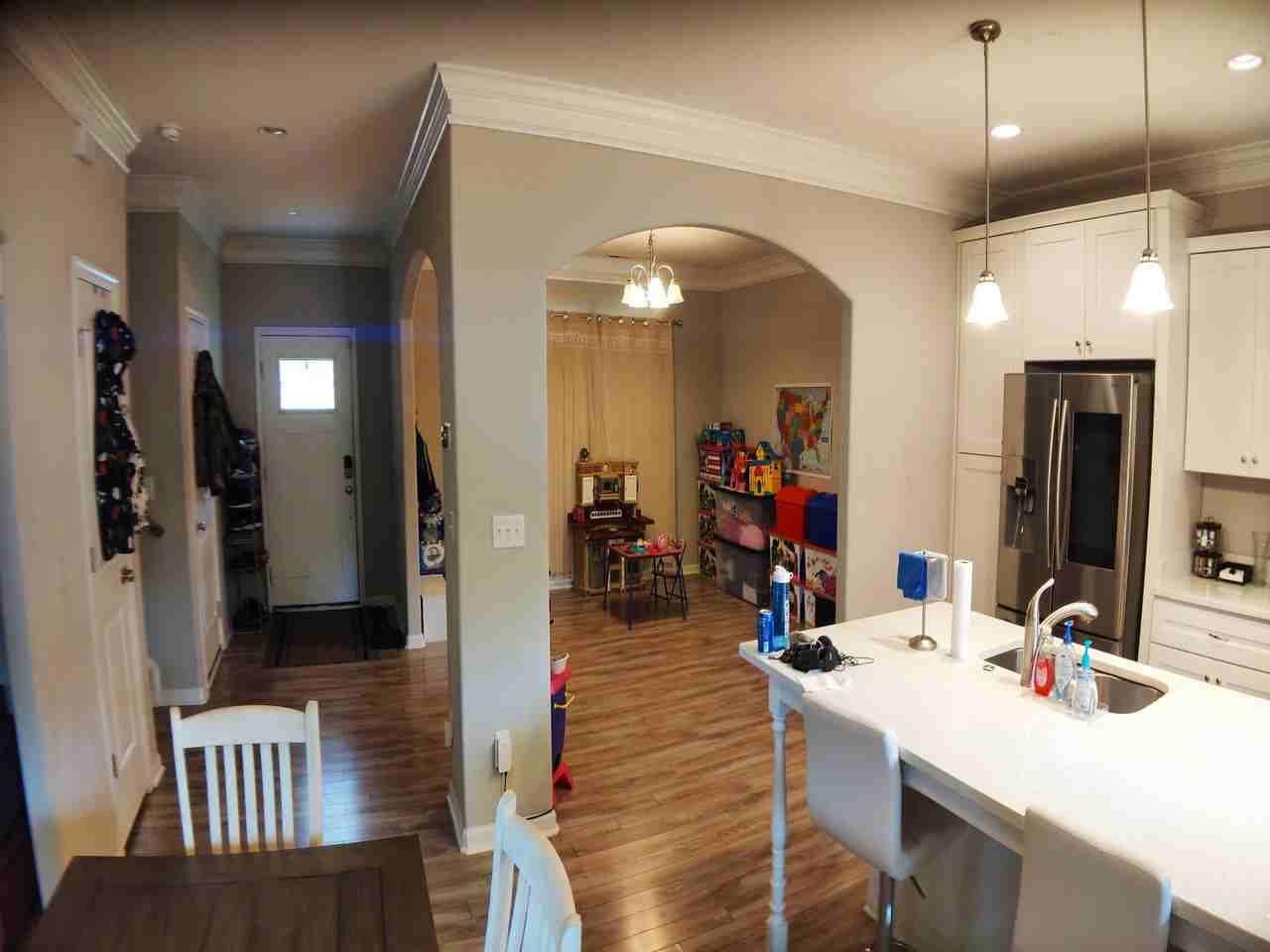 976 Winward Rd - Photo 2 of 14