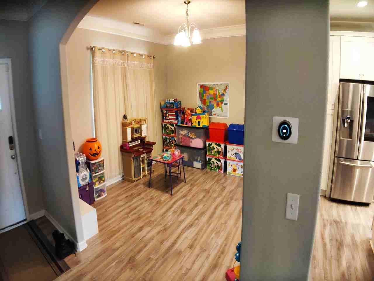 976 Winward Rd - Photo 3 of 14