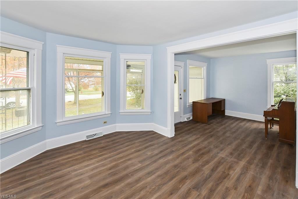 5732 Lake St - Photo 3 of 26