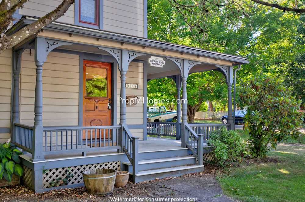 1492 13th St - Photo 2 of 30