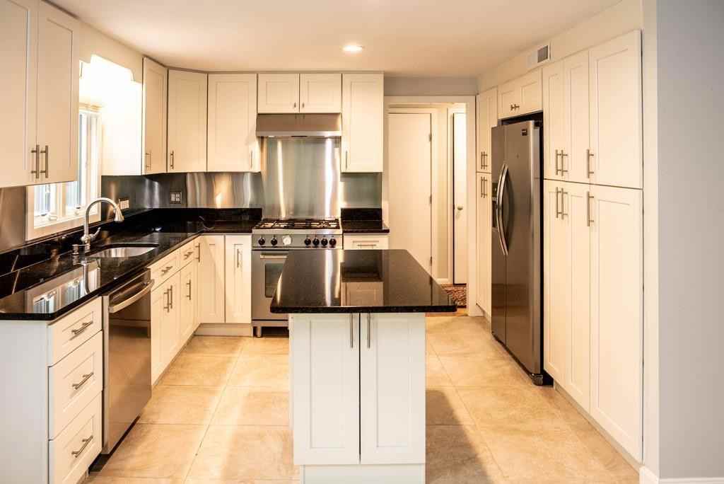 124 Chestnut Cir - Photo 3 of 33