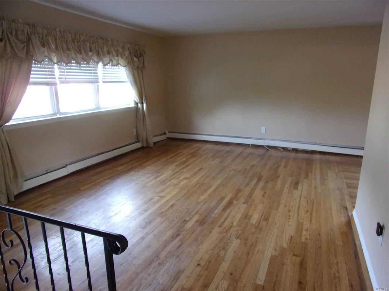 1214 Cross Rd - Photo 2 of 19