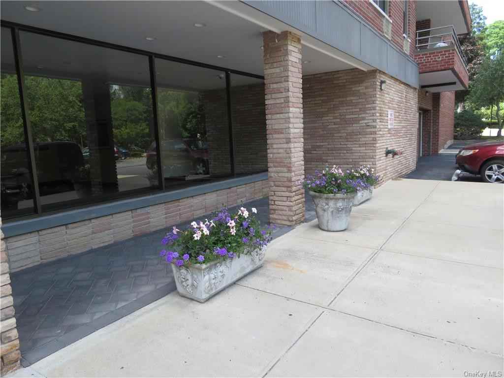 60 Barker St - Photo 3 of 22