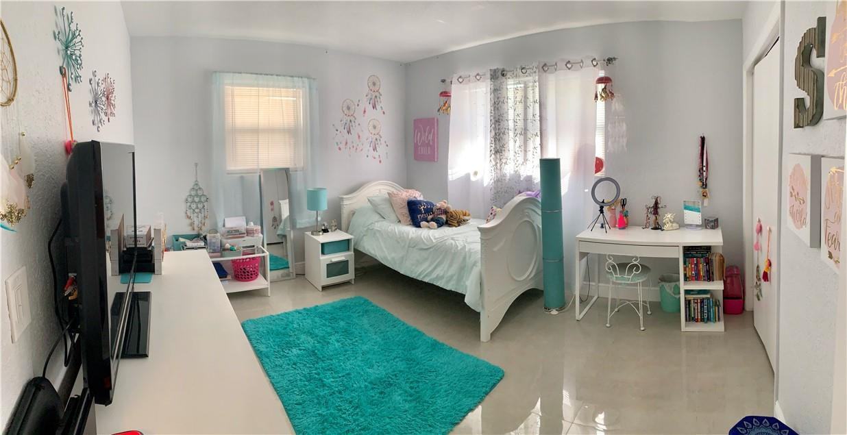 17810 Northwest 14th Place - Photo 3 of 18