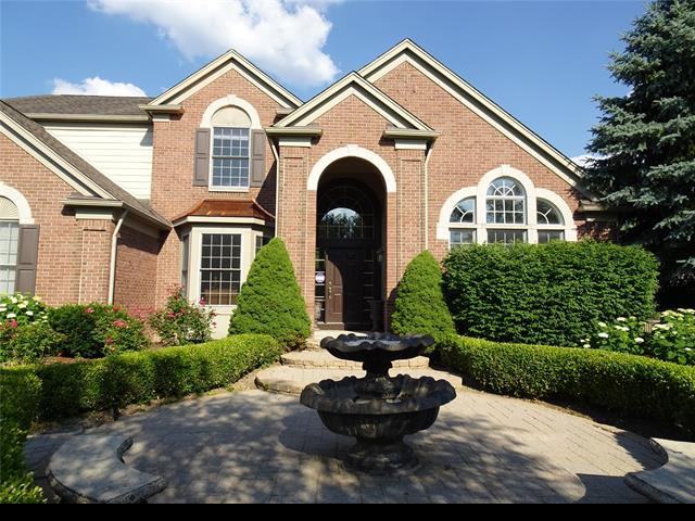 17336 Oak Hill Dr - Photo 2 of 36